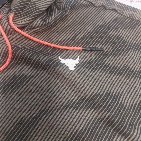 Under armour project rock SS print cropped hoodie - Picture 2 of 5